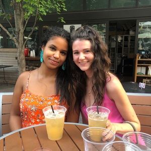 Meet your Posher, Caitlin